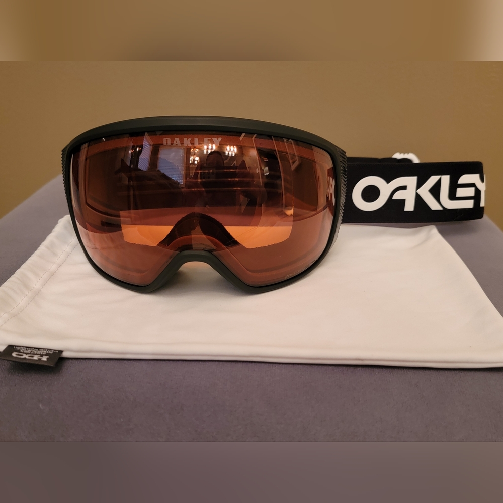 Oakley Ski Goggles with Orange Lens